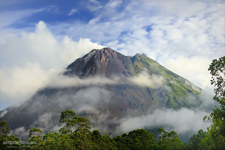 Vulcano Arenal Nikon D700 Nikon 70/200 VR f/2.8 1/200 Sec f/11 ISO 400 Fotografia Paesaggi materiale Nikon Simone Tossani