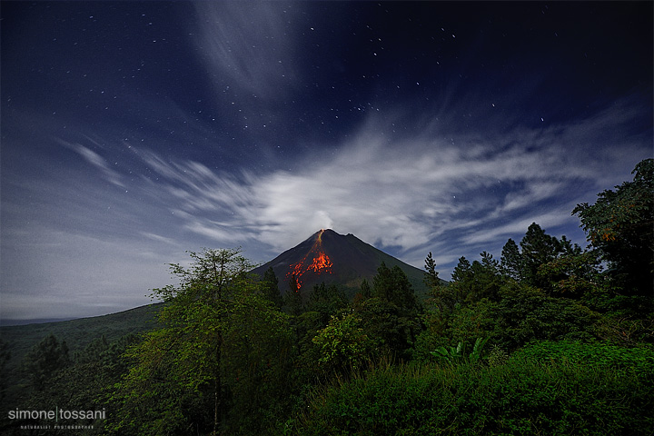 Vulcano Arenal Nikon D3 Sigma 12/24 EX DG HSM 4.5/5.6 1/25 sec f/16 ISO 400 Fotografia Paesaggi materiale Nikon Simone Tossani