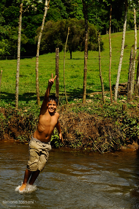 crr0171v  Nikon D3  Nikon 24/70 f/2.8  1/2500 sec  f/5  ISO 400  Fotografia reportage costa rica materiale Nikon Simone Tossani