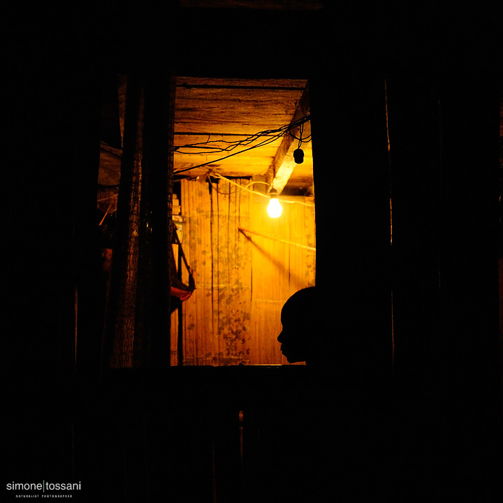 ecr0016q Nikon D3 Nikon 60 Micro f/2.8 1/500 sec f/3.5 ISO 6400 Fotografia reportage ecuador materiale Nikon Simone Tossani