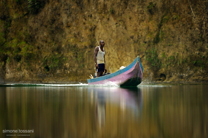 ecr0019o Nikon D3 Nikon 600 VR f/4 1/2000 sec f/4 ISO 400 Fotografia reportage ecuador materiale Nikon Simone Tossani