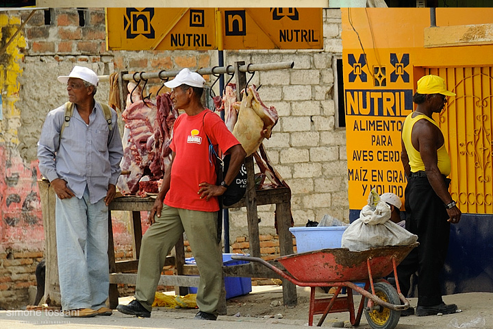 ecr0035o Nikon D3 Nikon 24/70 f/2.8 1/800 sec f/5 ISO 320 Fotografia reportage ecuador materiale Nikon Simone Tossani