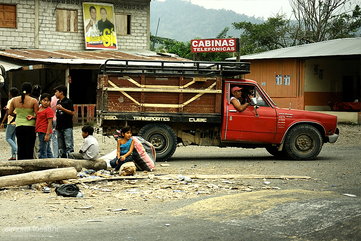 ecr0039o Nikon D3 Nikon 24/70 f/2.8 1/1600 sec f/2.8 ISO 200 Fotografia reportage ecuador materiale Nikon Simone Tossani