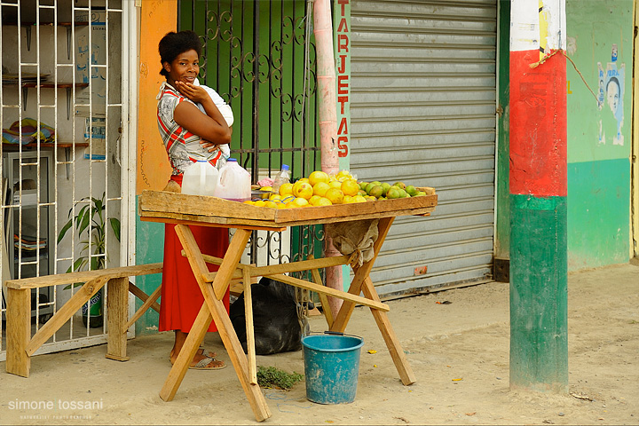 ecr0057o Nikon D700 Nikon 24/70 f/2.8 1/800 sec f/3.2 ISO 320 Fotografia reportage ecuador materiale Nikon Simone Tossani